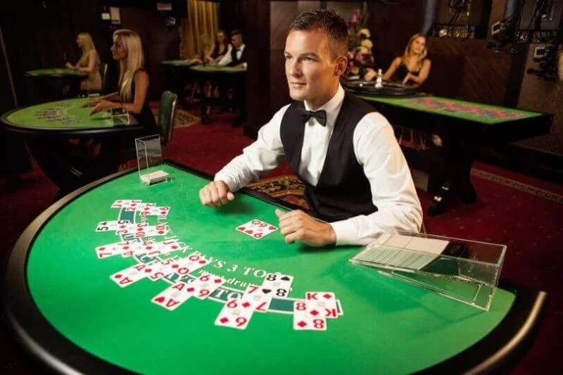 Meja dealer dengan antarmuka kasino live